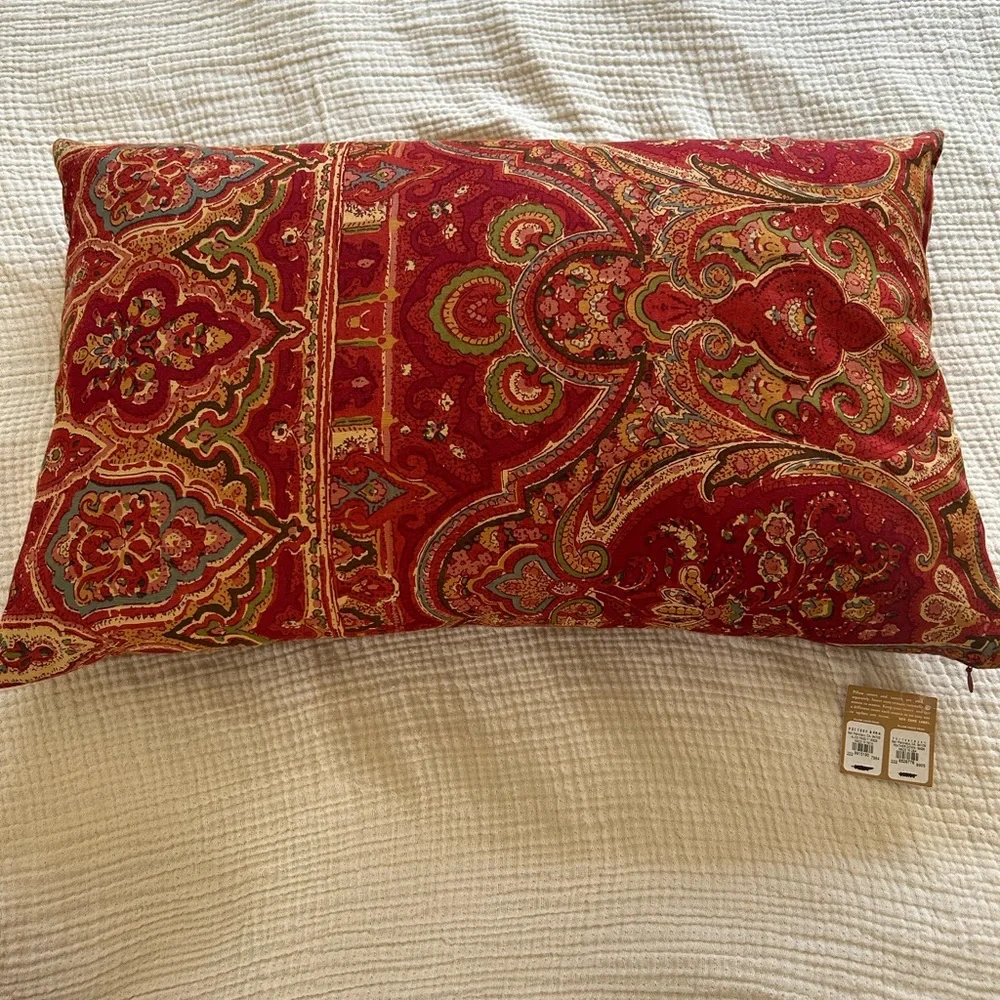 NWT Pottery Barn Red Alice Paisley Pillow Cover With Pottery Barn Insert. 16x26”